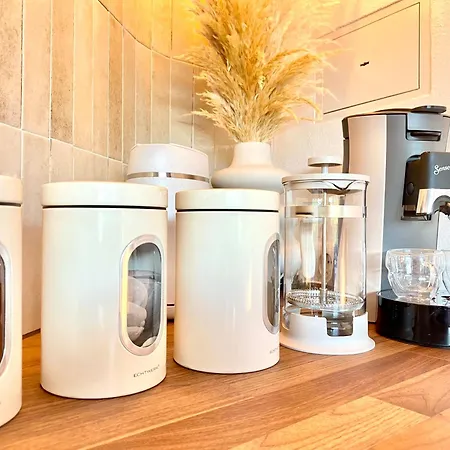 Mit Balkon & Bergblick I Parkplatz I Kueche I Seenaehe Apartment