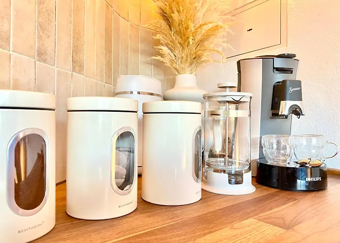 Mit Balkon & Bergblick I Parkplatz I Kueche I Seenaehe Apartment