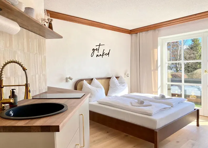 Mit Balkon & Bergblick I Parkplatz I Kueche I Seenaehe Apartment